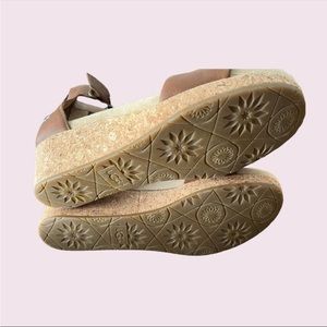 Chestnut Zoe Il Ankle Strap
Sandals